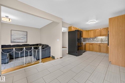11727 27 Avenue Nw, Edmonton, AB - Indoor Photo Showing Kitchen