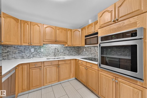 11727 27 Avenue Nw, Edmonton, AB - Indoor Photo Showing Kitchen With Double Sink