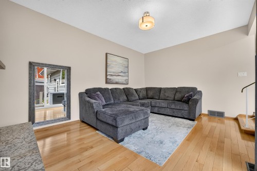 11727 27 Avenue Nw, Edmonton, AB - Indoor Photo Showing Living Room