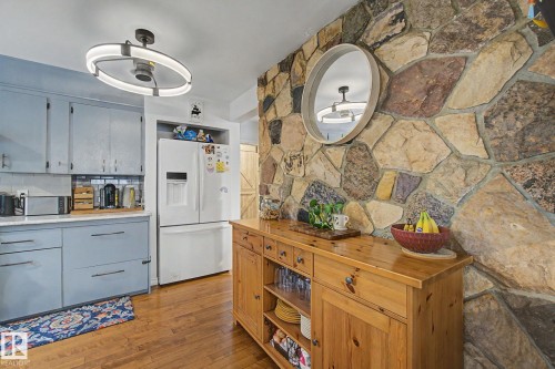 7712 159 Street Nw, Edmonton, AB - Indoor Photo Showing Kitchen