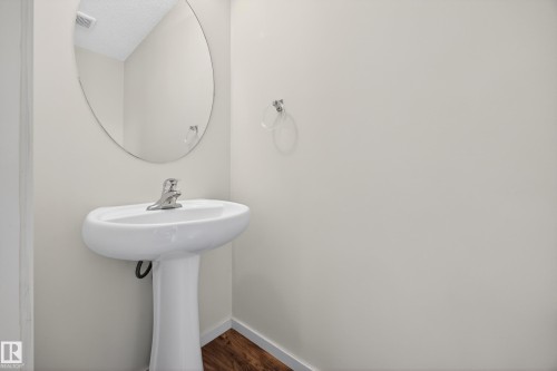 3634 12 Street Nw, Edmonton, AB - Indoor Photo Showing Bathroom