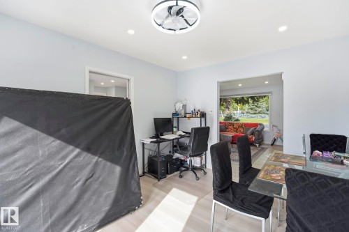 9302 165 Street Nw, Edmonton, AB - Indoor