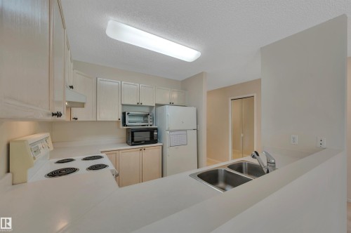 #209 65 Gervais Rd, St. Albert, AB - Indoor Photo Showing Kitchen With Double Sink