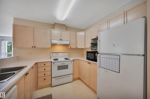 #209 65 Gervais Rd, St. Albert, AB - Indoor Photo Showing Kitchen With Double Sink