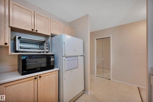 #209 65 Gervais Rd, St. Albert, AB - Indoor Photo Showing Kitchen