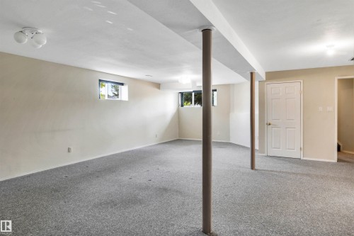 20 Highland Crescent, St. Albert, AB - Indoor Photo Showing Other Room