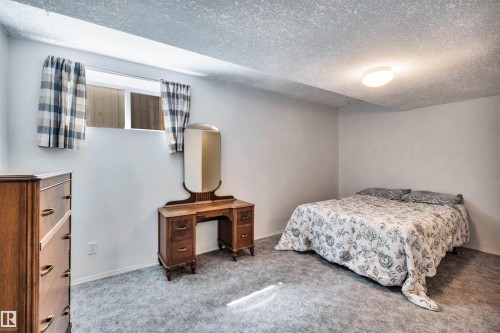20 Highland Crescent, St. Albert, AB - Indoor Photo Showing Bedroom