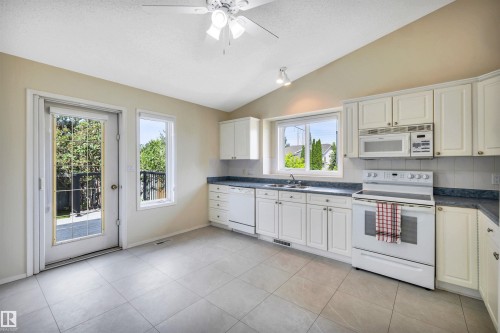 20 Highland Crescent, St. Albert, AB - Indoor Photo Showing Kitchen With Double Sink