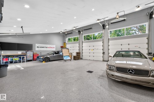 7828 119 Street Nw, Edmonton, AB - Indoor Photo Showing Garage