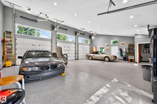 7828 119 Street Nw, Edmonton, AB - Indoor Photo Showing Garage