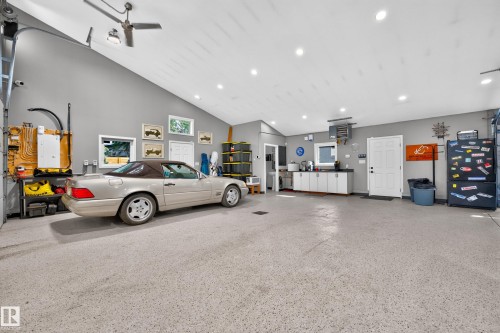 7828 119 Street Nw, Edmonton, AB - Indoor Photo Showing Garage