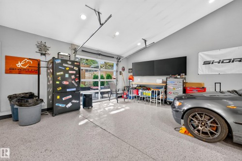 7828 119 Street Nw, Edmonton, AB - Indoor Photo Showing Garage