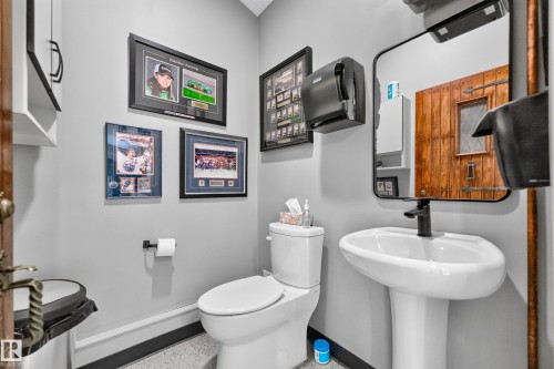 7828 119 Street Nw, Edmonton, AB - Indoor Photo Showing Bathroom