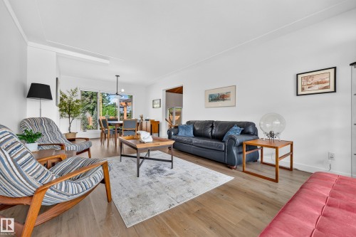 7828 119 Street Nw, Edmonton, AB - Indoor Photo Showing Living Room