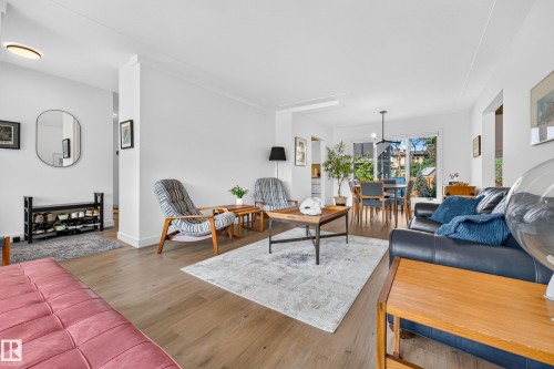 7828 119 Street Nw, Edmonton, AB - Indoor Photo Showing Living Room