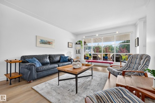 7828 119 Street Nw, Edmonton, AB - Indoor Photo Showing Living Room