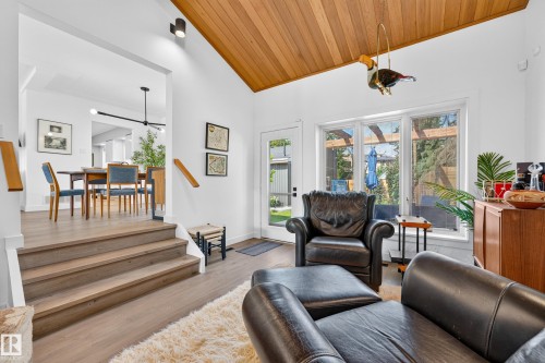 7828 119 Street Nw, Edmonton, AB - Indoor Photo Showing Living Room