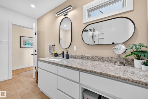 7828 119 Street Nw, Edmonton, AB - Indoor Photo Showing Bathroom