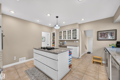 7828 119 Street Nw, Edmonton, AB - Indoor Photo Showing Kitchen