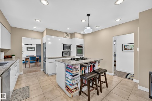 7828 119 Street Nw, Edmonton, AB - Indoor Photo Showing Kitchen