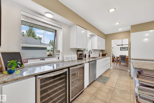 7828 119 Street Nw, Edmonton, AB - Indoor Photo Showing Kitchen