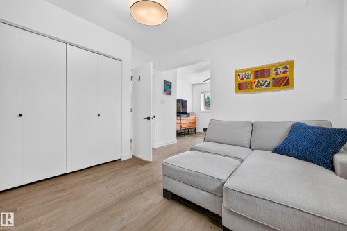 7828 119 Street Nw, Edmonton, AB - Indoor Photo Showing Living Room