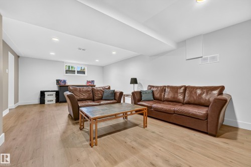 7828 119 Street Nw, Edmonton, AB - Indoor
