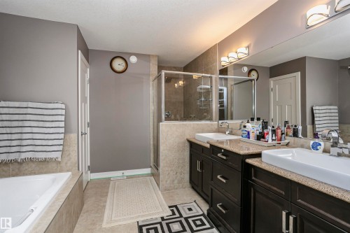 15848 13 Avenue Sw, Edmonton, AB - Indoor Photo Showing Bathroom