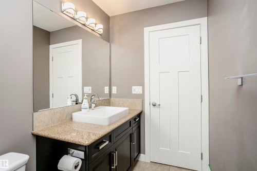 15848 13 Avenue Sw, Edmonton, AB - Indoor Photo Showing Bathroom