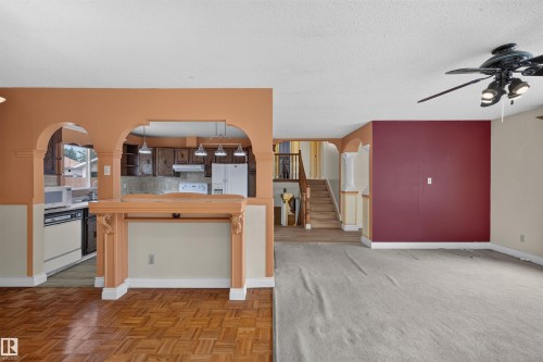 6348 34A Avenue Nw, Edmonton, AB - Indoor