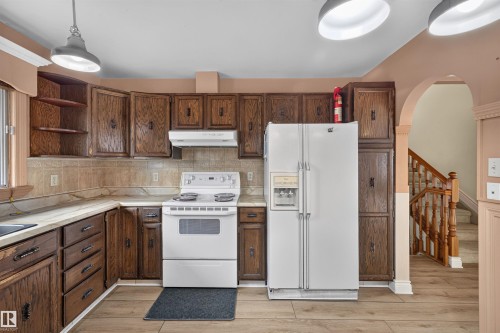 6348 34A Avenue Nw, Edmonton, AB - Indoor Photo Showing Kitchen