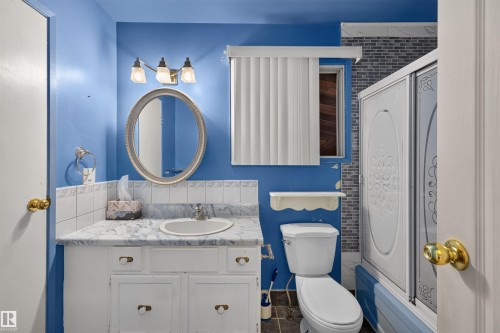 6348 34A Avenue Nw, Edmonton, AB - Indoor Photo Showing Bathroom