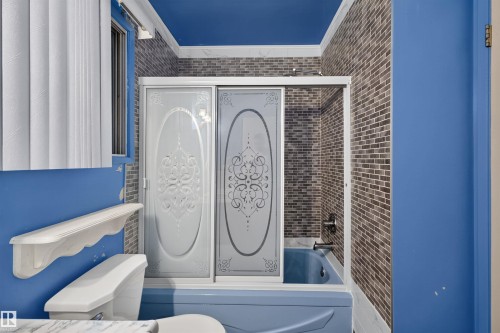 6348 34A Avenue Nw, Edmonton, AB - Indoor Photo Showing Bathroom