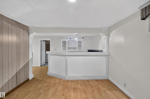 6348 34A Avenue Nw, Edmonton, AB - Indoor