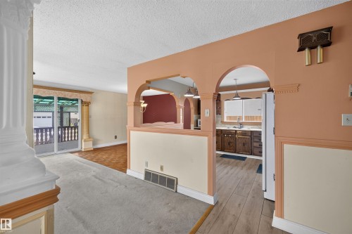 6348 34A Avenue Nw, Edmonton, AB - Indoor