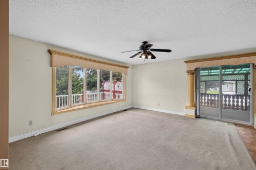 6348 34A Avenue Nw, Edmonton, AB - Indoor