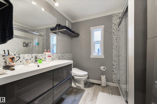 13 The Parkway Northwest, Edmonton, AB - Indoor Photo Showing Bathroom