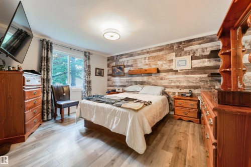 13 The Parkway Northwest, Edmonton, AB - Indoor Photo Showing Bedroom