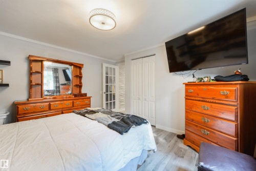 13 The Parkway Northwest, Edmonton, AB - Indoor Photo Showing Bedroom