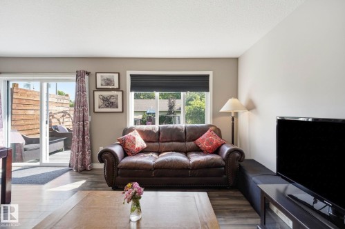 10245 152 Street Nw, Edmonton, AB - Indoor Photo Showing Living Room