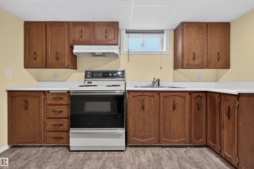 10424 76 Avenue Nw, Edmonton, AB - Indoor Photo Showing Kitchen