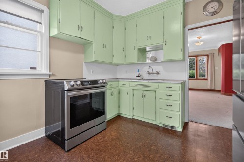 10424 76 Avenue Nw, Edmonton, AB - Indoor Photo Showing Kitchen