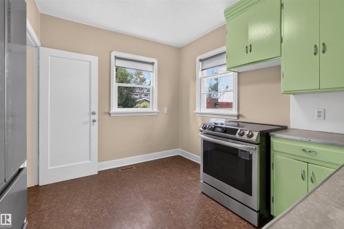 10424 76 Avenue Nw, Edmonton, AB - Indoor Photo Showing Other Room