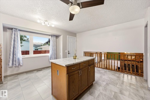 7704 152B Avenue Nw, Edmonton, AB - Indoor