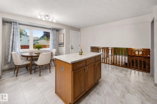 7704 152B Avenue Nw, Edmonton, AB - Indoor Photo Showing Dining Room