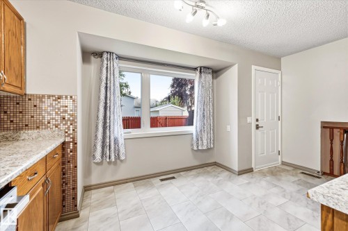7704 152B Avenue Nw, Edmonton, AB - Indoor