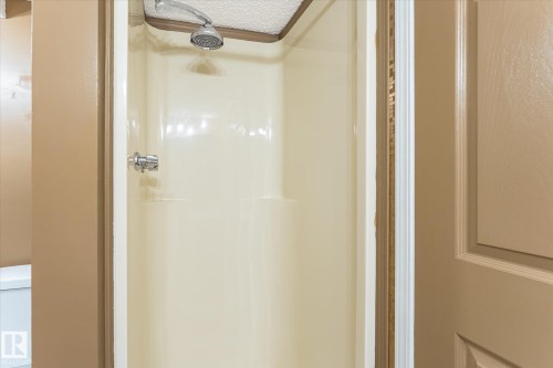 7704 152B Avenue Nw, Edmonton, AB - Indoor Photo Showing Bathroom