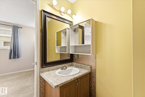 7704 152B Avenue Nw, Edmonton, AB - Indoor Photo Showing Bathroom