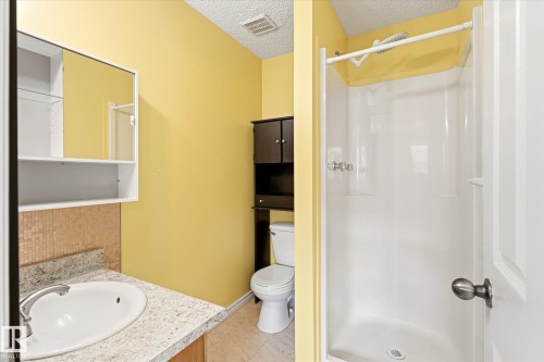 7704 152B Avenue Nw, Edmonton, AB - Indoor Photo Showing Bathroom