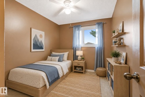7704 152B Avenue Nw, Edmonton, AB - Indoor Photo Showing Bedroom